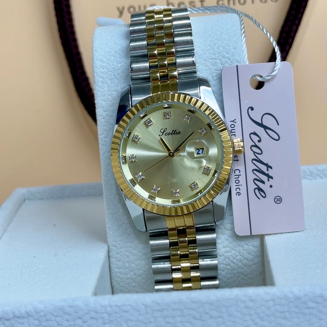 women watch Scottie 9570