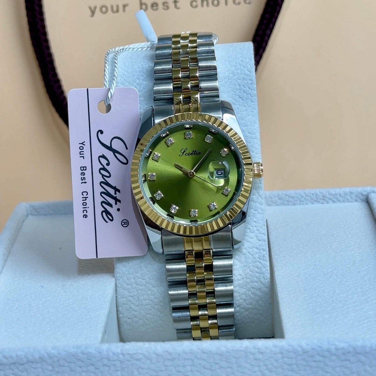 women watch Scottie 9570