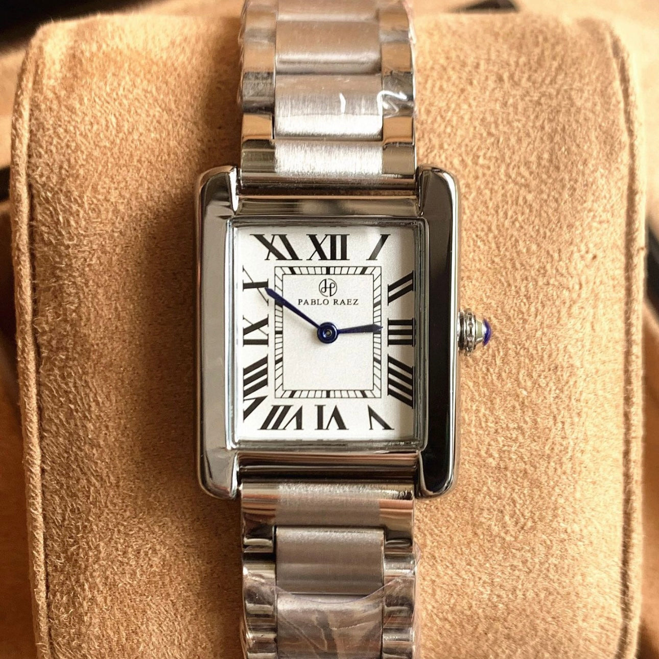 women watch PABLO RAEZ