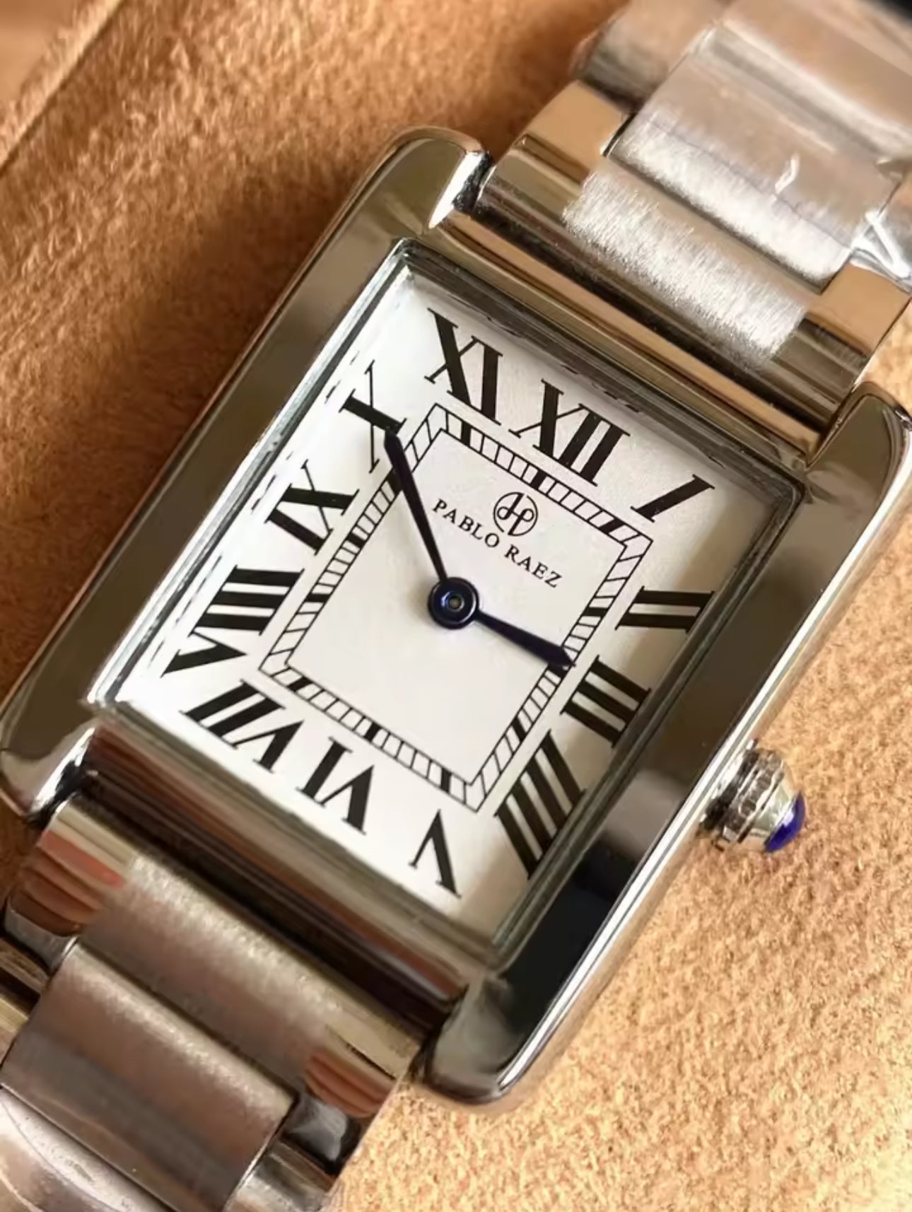 women watch PABLO RAEZ